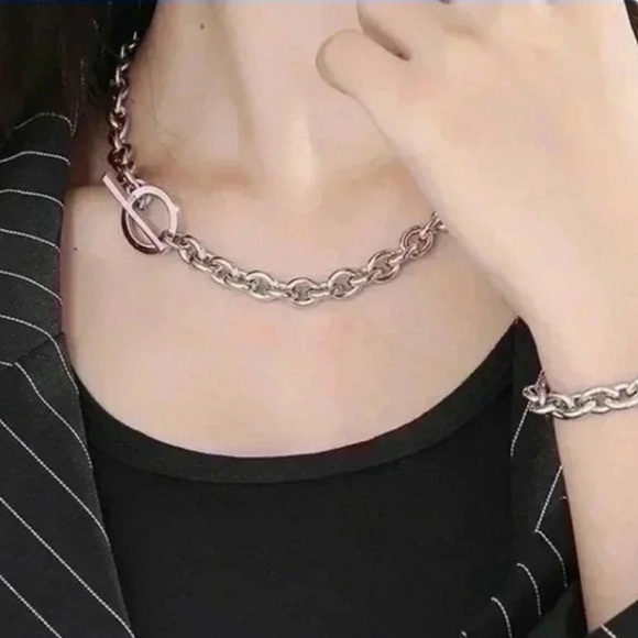 ✅NEW✅ Stainless Steel Chunky Links Toggle Style Necklace (Silver) - Picture 2 of 2